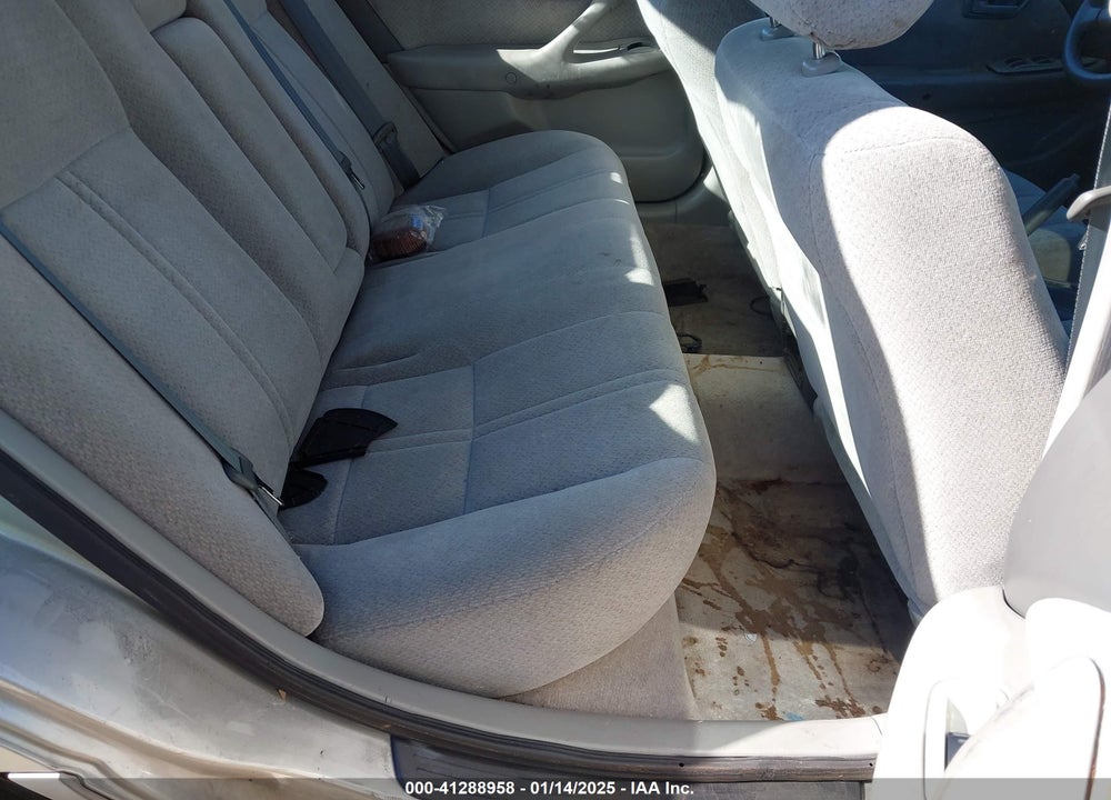 2000 TOYOTA CAMRY LE VIN: 4T1BG22K0YU713074