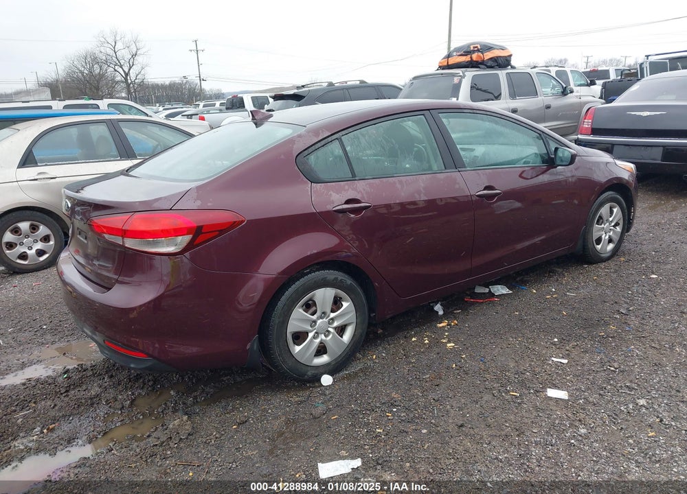 2017 KIA FORTE VIN: 3KPFK4A77HE082478
