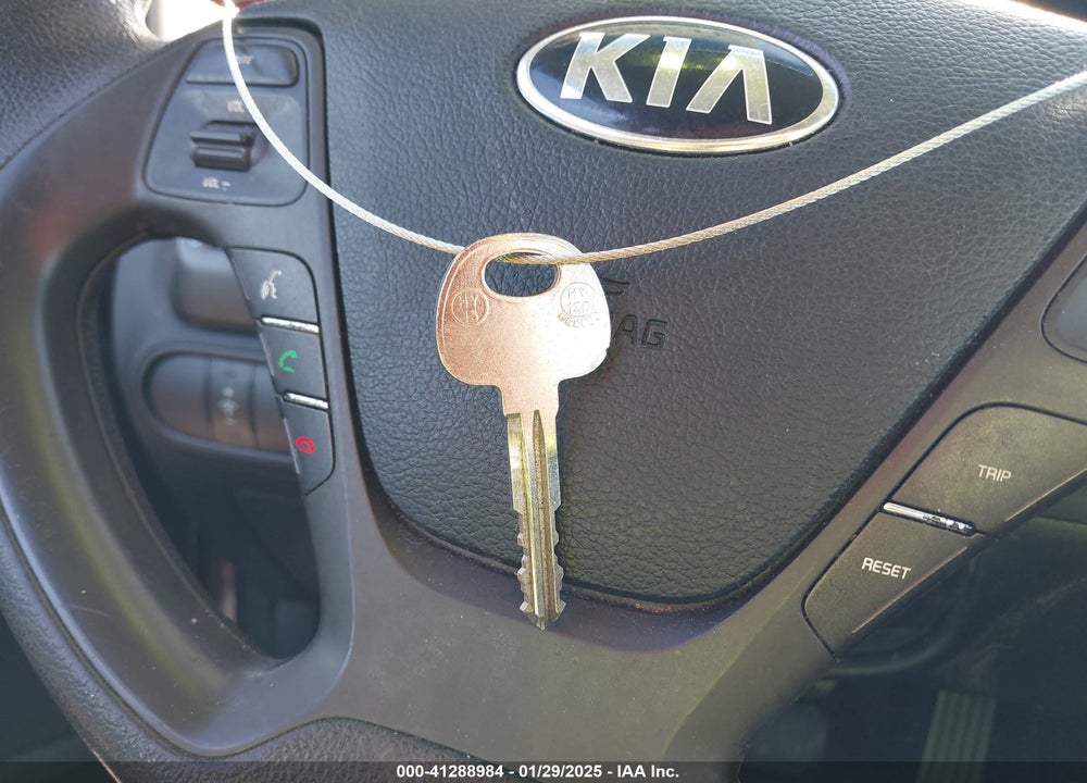 2017 KIA FORTE VIN: 3KPFK4A77HE082478