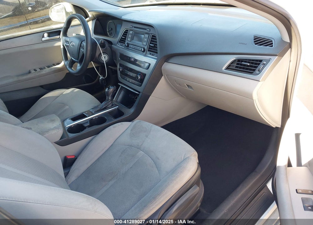 2015 HYUNDAI SONATA SE VIN: 5NPE24AFXFH220641