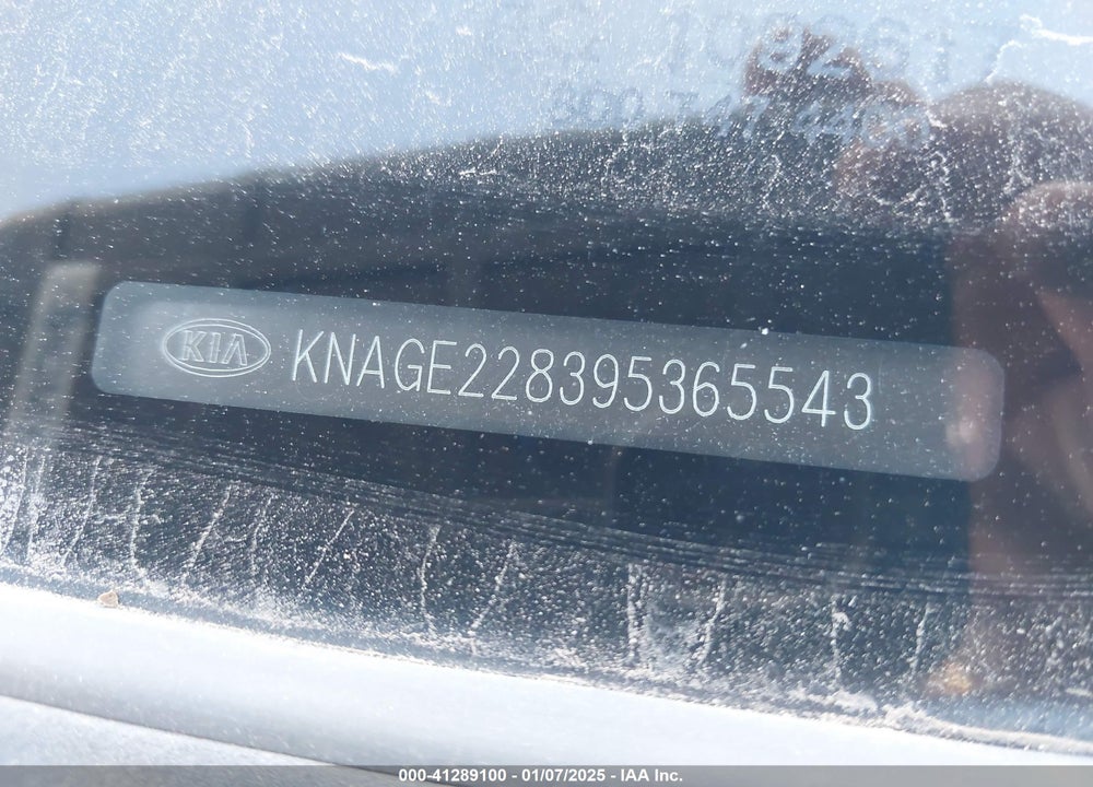 2009 KIA OPTIMA VIN: KNAGE228395365543