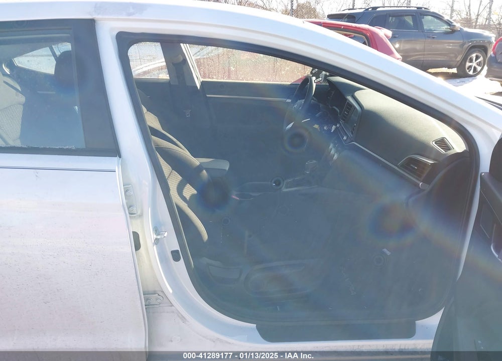 2019 HYUNDAI ELANTRA SEL VIN: 5NPD84LFXKH493631