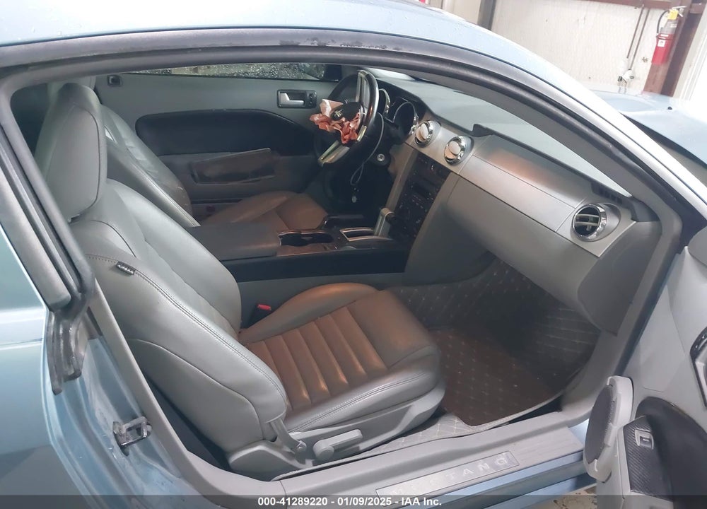 2005 FORD MUSTANG GT DELUXE/GT PREMIUM VIN: 1ZVHT82H755147208