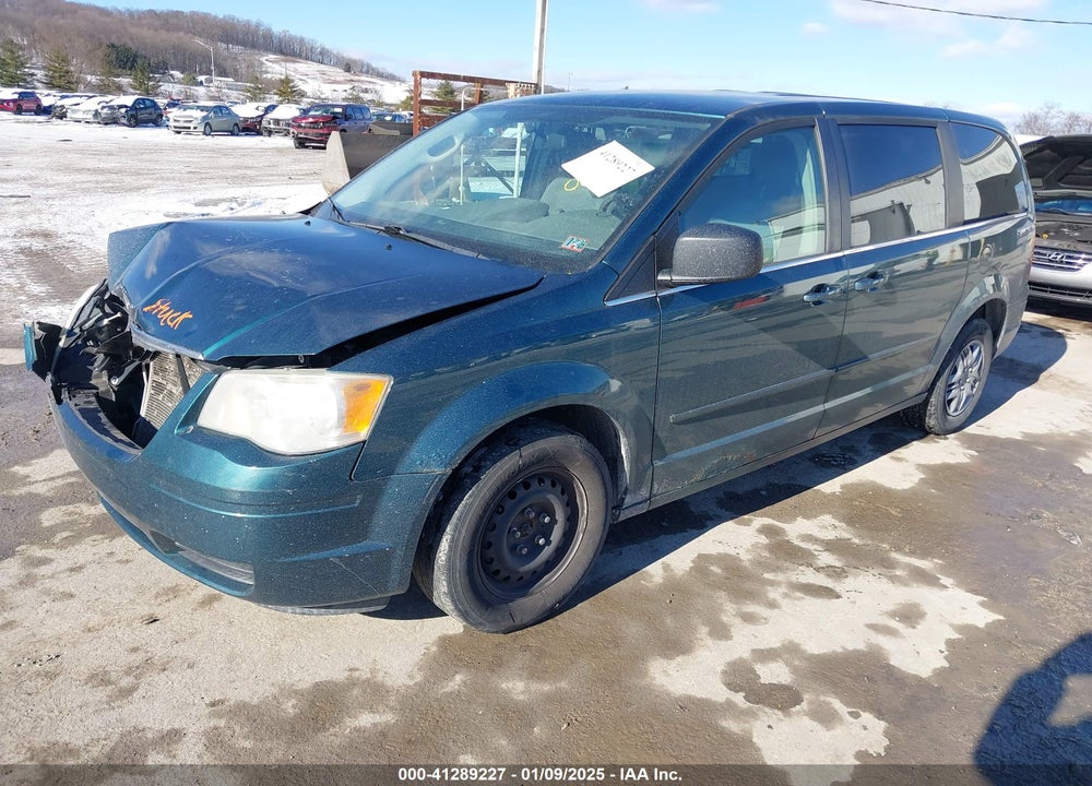 2009 CHRYSLER TOWN & COUNTRY LX VIN: 2A8HR44E29R570082