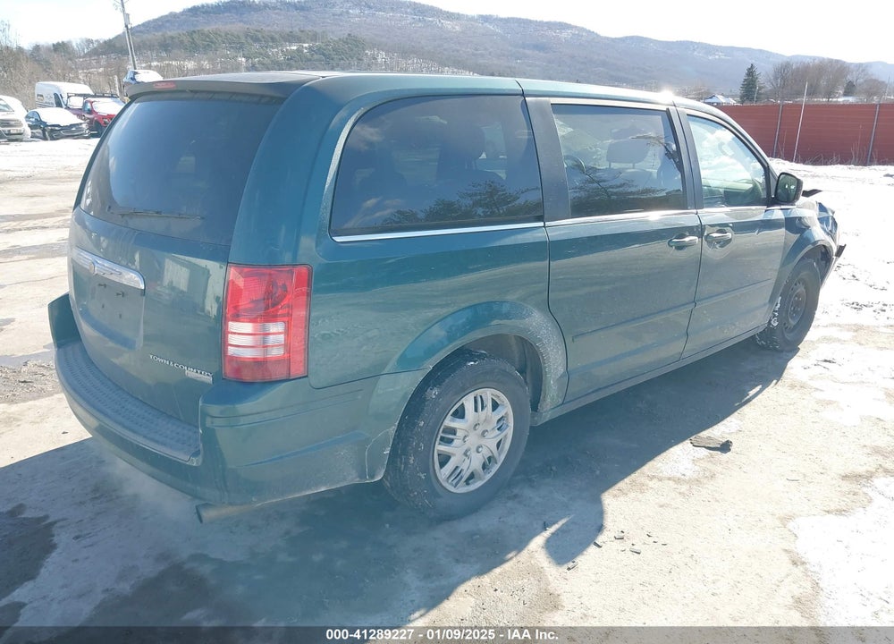2009 CHRYSLER TOWN & COUNTRY LX VIN: 2A8HR44E29R570082