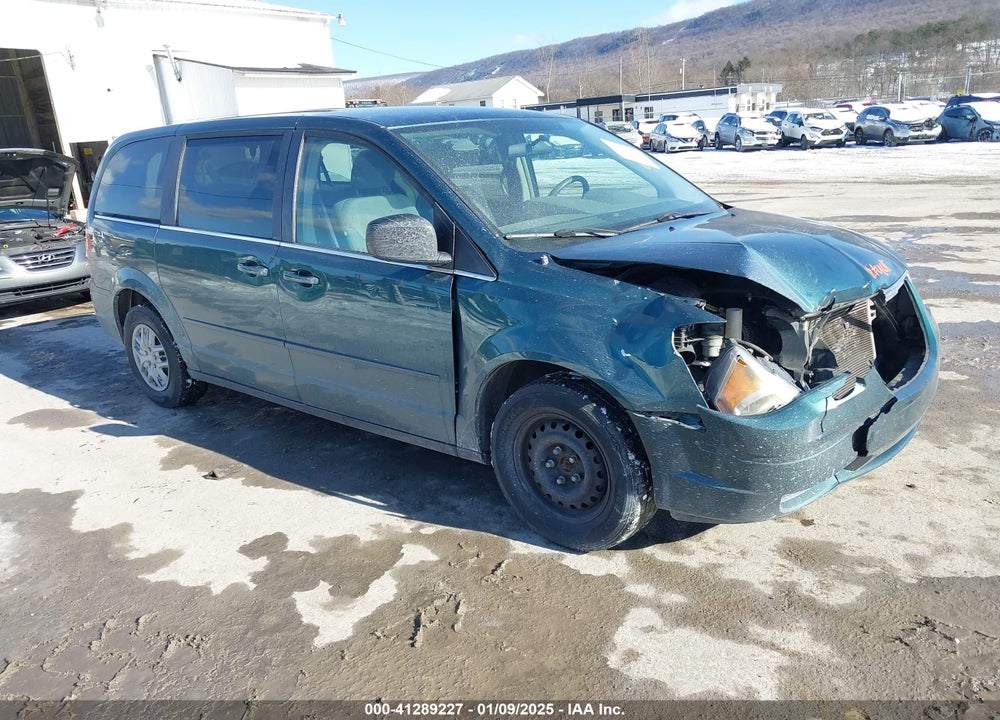 2009 CHRYSLER TOWN & COUNTRY LX VIN: 2A8HR44E29R570082