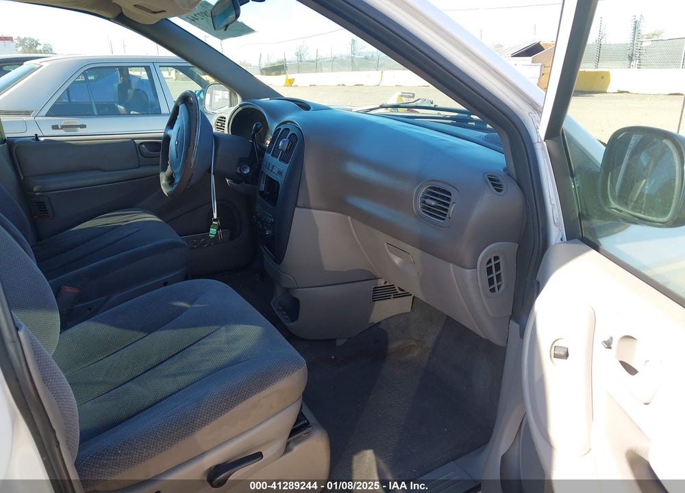 2001 CHRYSLER VOYAGER VIN: 1C8GJ25G91B121014