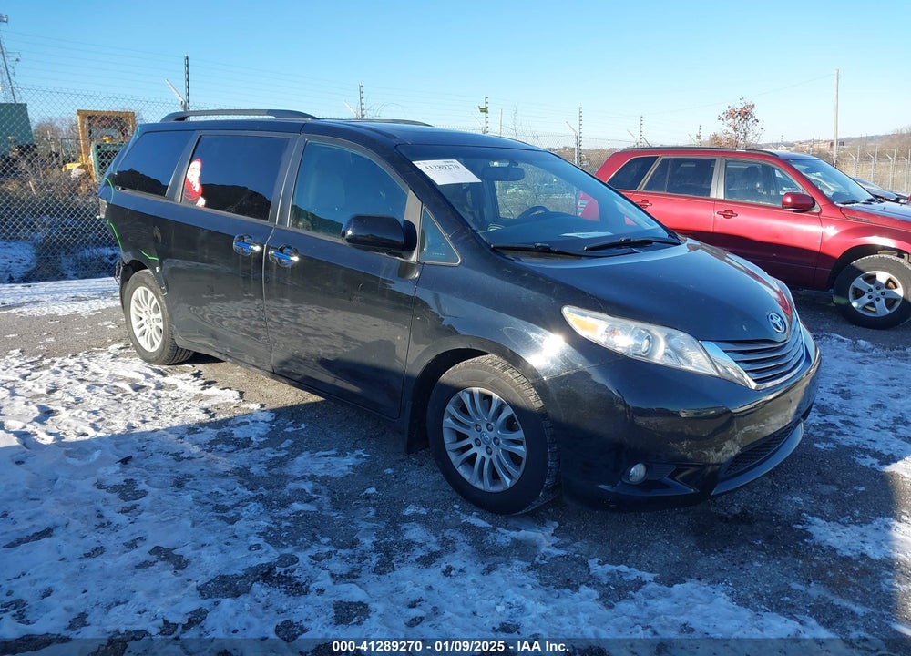 2017 TOYOTA SIENNA XLE 8 PASSENGER VIN: 5TDYZ3DC7HS892965