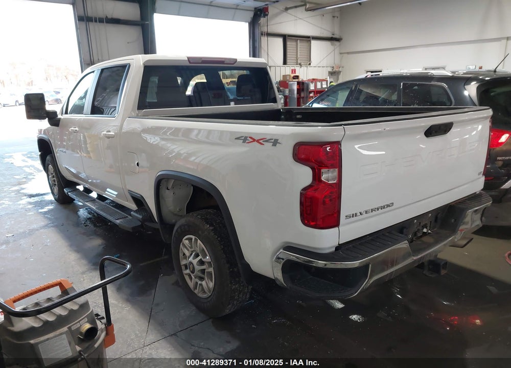 2024 CHEVROLET SILVERADO 2500HD 4WD STANDARD BED LT VIN: 2GC4YNE75R1193700