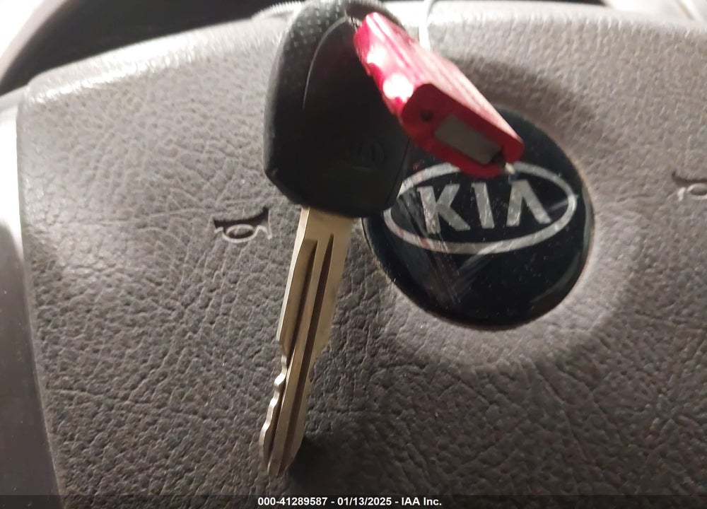 2005 KIA SORENTO EX/LX VIN: KNDJC733855335284