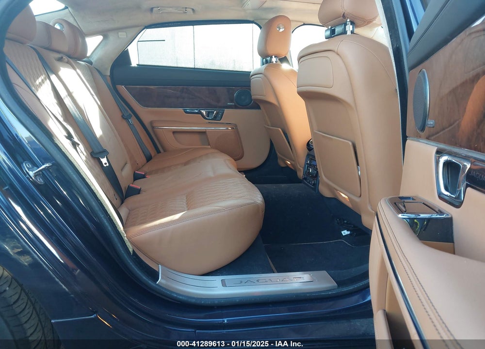 2019 JAGUAR XJ VIN: SAJWA2G7XK8W20284