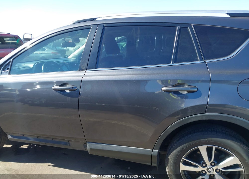 2016 TOYOTA RAV4 XLE VIN: 2T3WFREV3GW241865