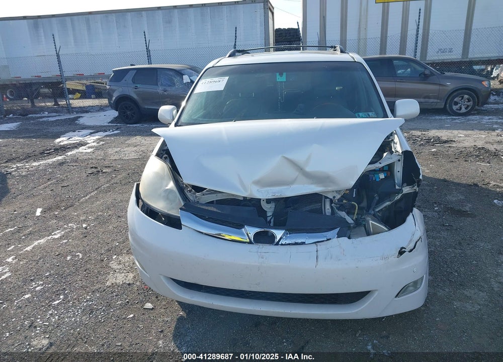 2008 TOYOTA SIENNA LIMITED VIN: 5TDBK22C38S019589