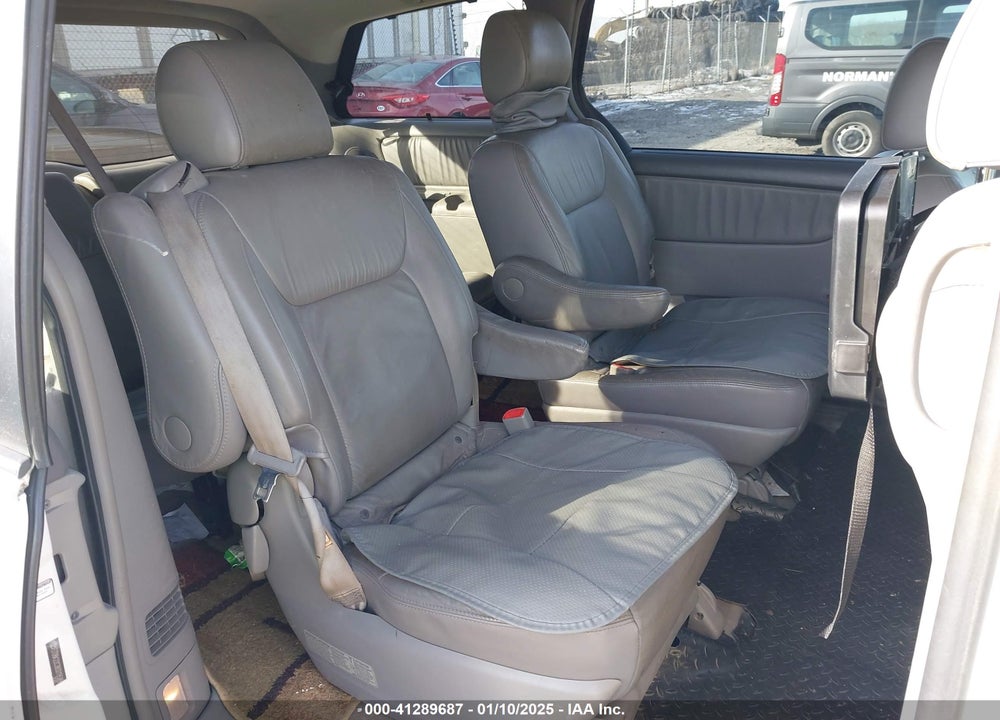 2008 TOYOTA SIENNA LIMITED VIN: 5TDBK22C38S019589