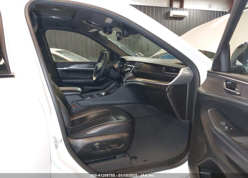 2024 JEEP GRAND CHEROKEE L LIMITED 4X4 VIN: 1C4RJKBG0R8515797