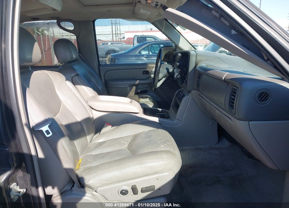 2005 CHEVROLET TAHOE LT VIN: 1GNEC13TX5R269982
