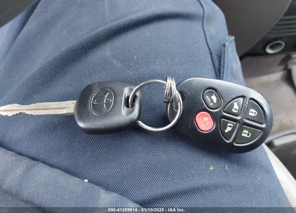 2009 TOYOTA SIENNA XLE VIN: 5TDZK22C59S269013