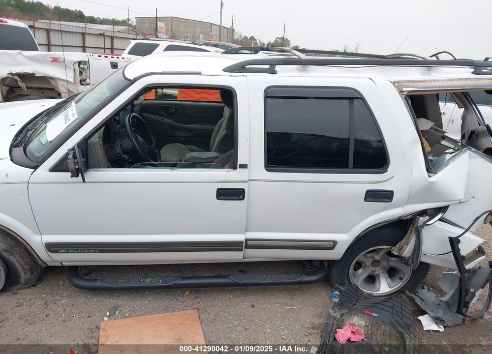 2001 CHEVROLET BLAZER LT VIN: 1GNCS13W412137131