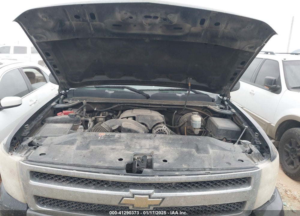 2011 CHEVROLET SILVERADO 1500 LT VIN: 1GCRKSE3XBZ443559