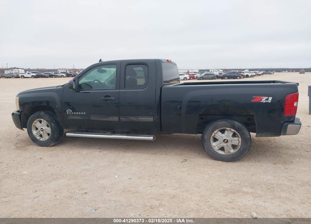 2011 CHEVROLET SILVERADO 1500 LT VIN: 1GCRKSE3XBZ443559