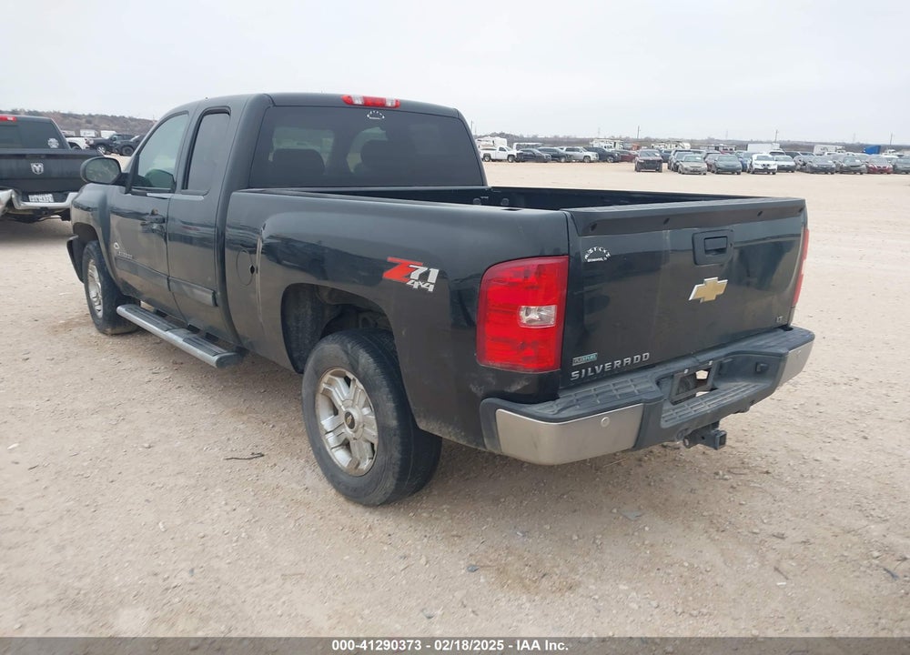 2011 CHEVROLET SILVERADO 1500 LT VIN: 1GCRKSE3XBZ443559