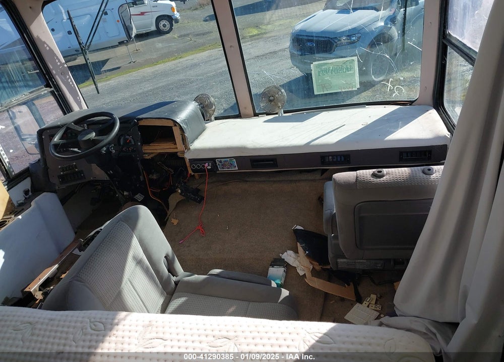 1996 CHEVROLET P30 VIN: 1GBKP37F0T3303075