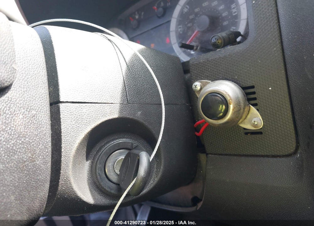 2008 FORD ESCAPE XLT VIN: 1FMCU93128KE29422