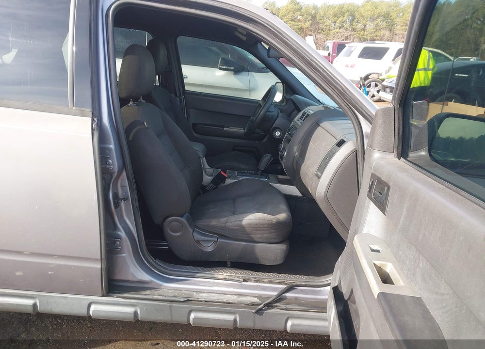 2008 FORD ESCAPE XLT VIN: 1FMCU93128KE29422