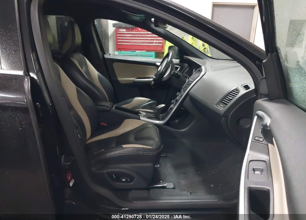 2013 VOLVO XC60 T6 VIN: YV4902DZ4D2411839