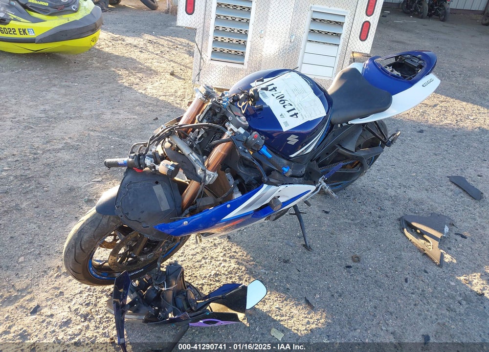 2005 SUZUKI GSX-R1000 VIN: JS1GT76A752106594
