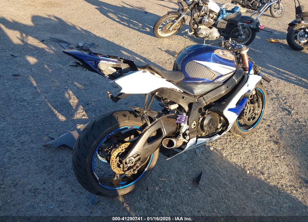 2005 SUZUKI GSX-R1000 VIN: JS1GT76A752106594
