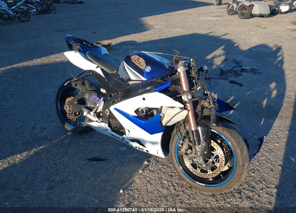2005 SUZUKI GSX-R1000 VIN: JS1GT76A752106594
