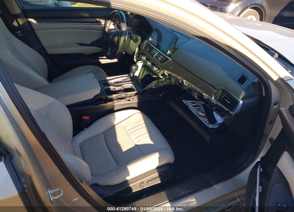 2018 HONDA ACCORD VIN: 1HGCV1F95JA100781