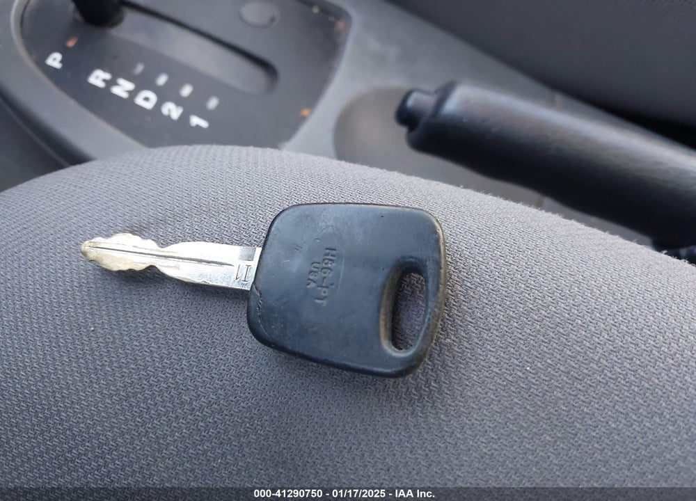 2005 FORD FOCUS ZX4 VIN: 1FAFP34N95W298328