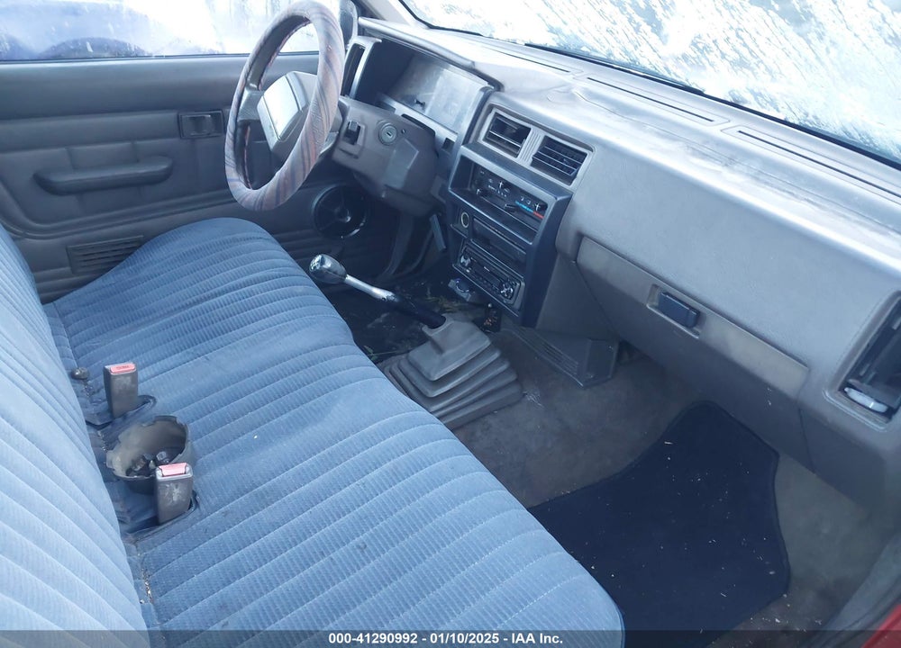 1992 NISSAN TRUCK SHORT WHEELBASE VIN: 1N6SD11S5NC318203