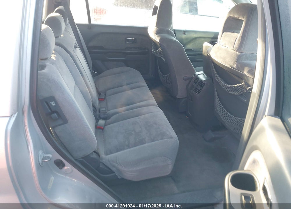 2004 HONDA PILOT EX VIN: 2HKYF18484H607030