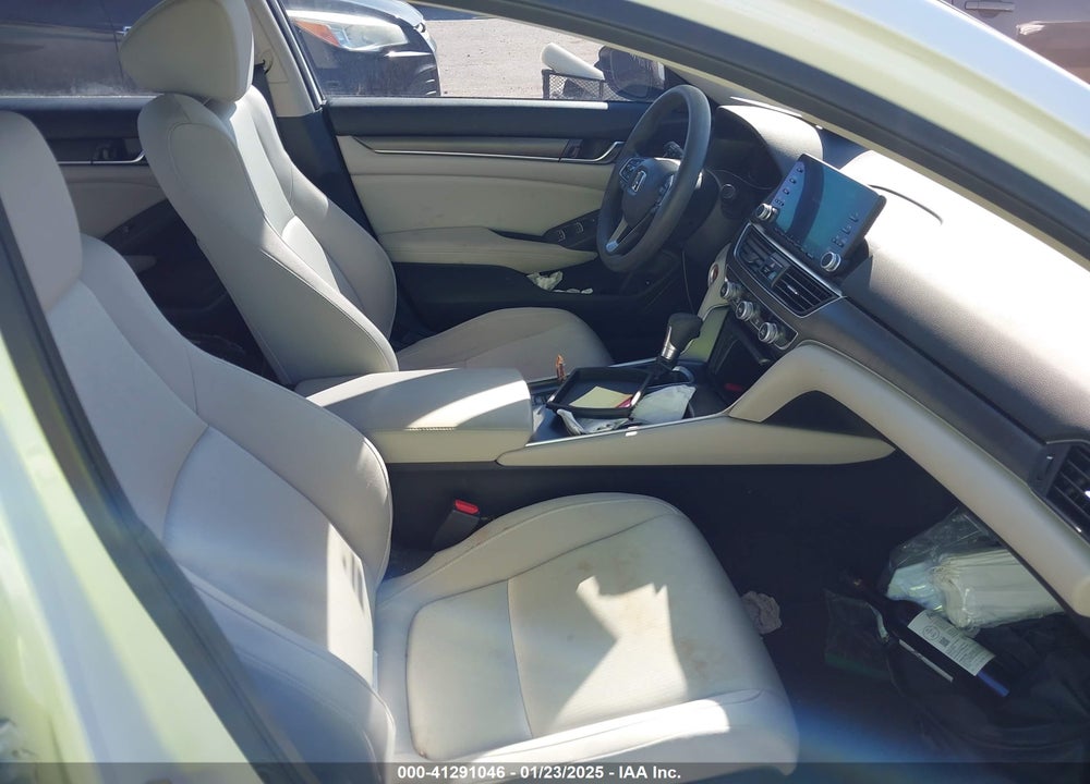 2018 HONDA ACCORD VIN: 1HGCV1F12JA068351