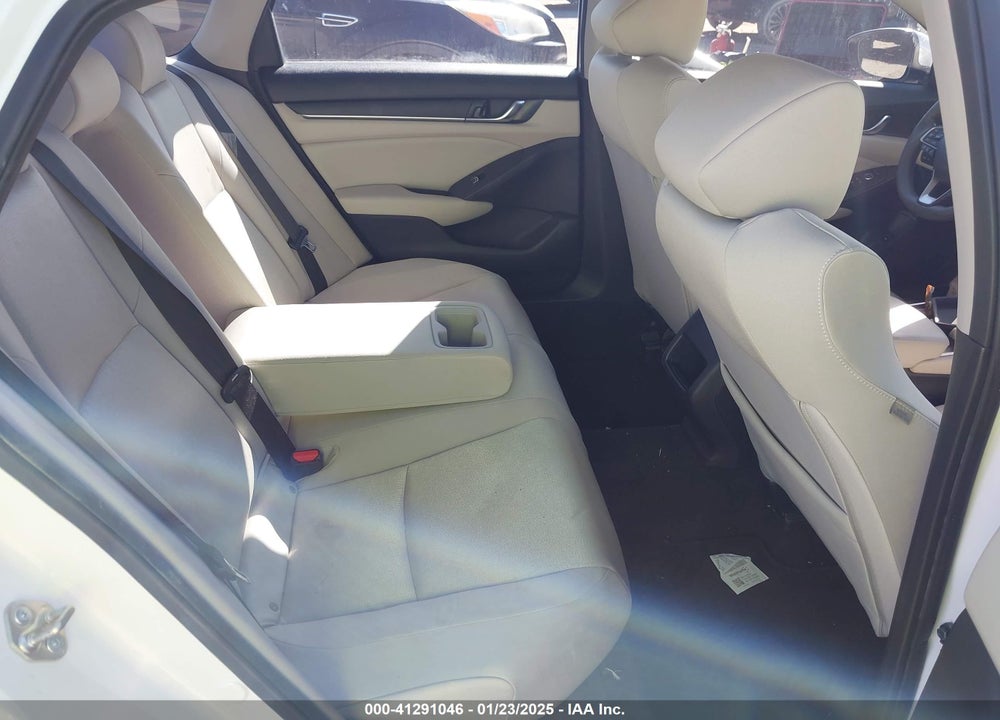 2018 HONDA ACCORD VIN: 1HGCV1F12JA068351