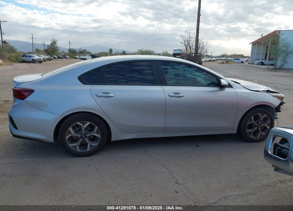 2021 KIA FORTE VIN: 3KPF24AD2ME381165