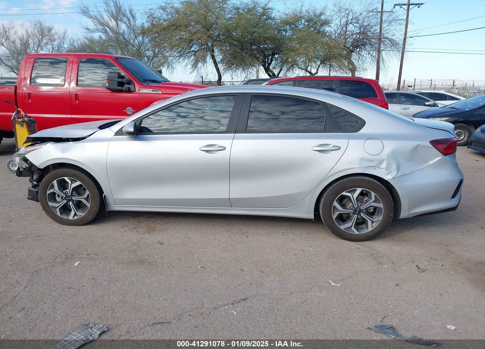 2021 KIA FORTE VIN: 3KPF24AD2ME381165