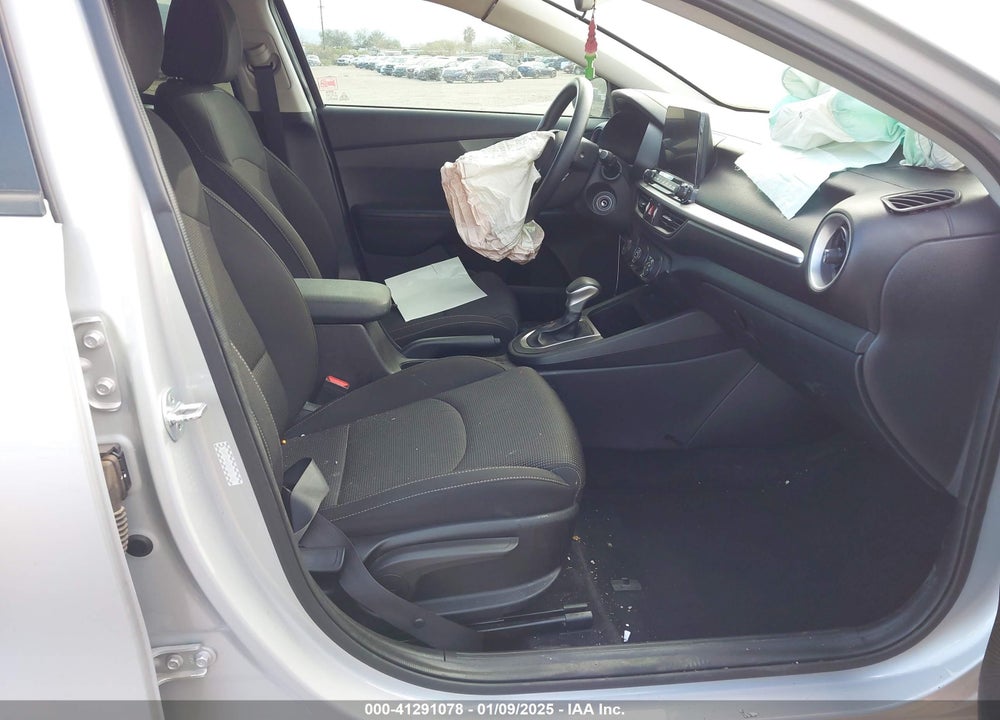2021 KIA FORTE VIN: 3KPF24AD2ME381165