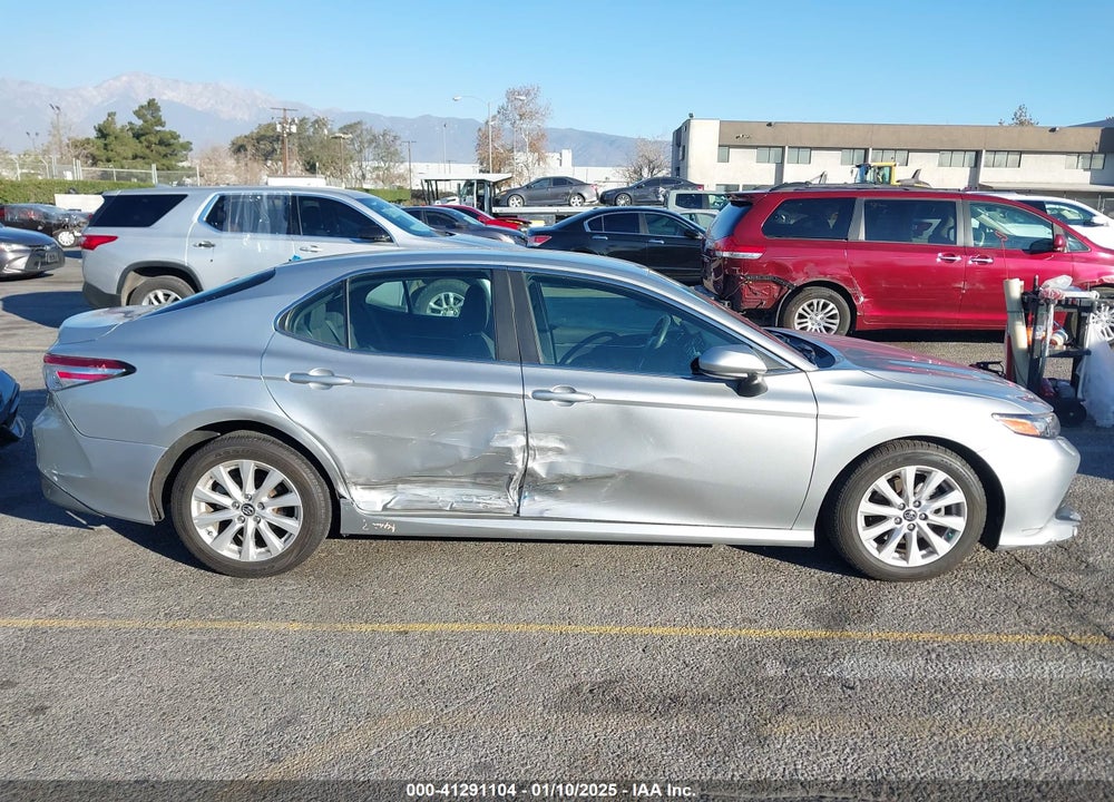 2018 TOYOTA CAMRY LE VIN: 4T1B11HK5JU012829
