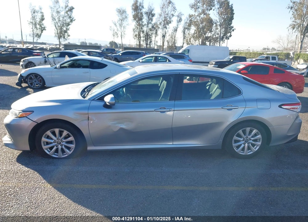 2018 TOYOTA CAMRY LE VIN: 4T1B11HK5JU012829