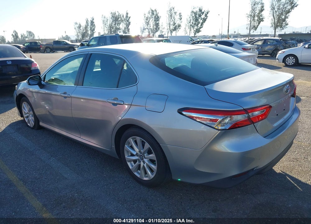 2018 TOYOTA CAMRY LE VIN: 4T1B11HK5JU012829