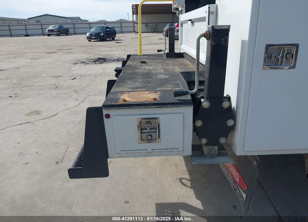 2022 FORD F-350 CHASSIS XL VIN: 1FD8X3H63NEC91401