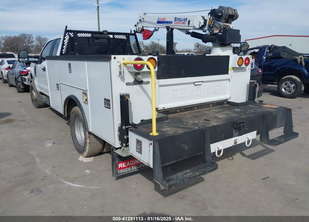 2022 FORD F-350 CHASSIS XL VIN: 1FD8X3H63NEC91401