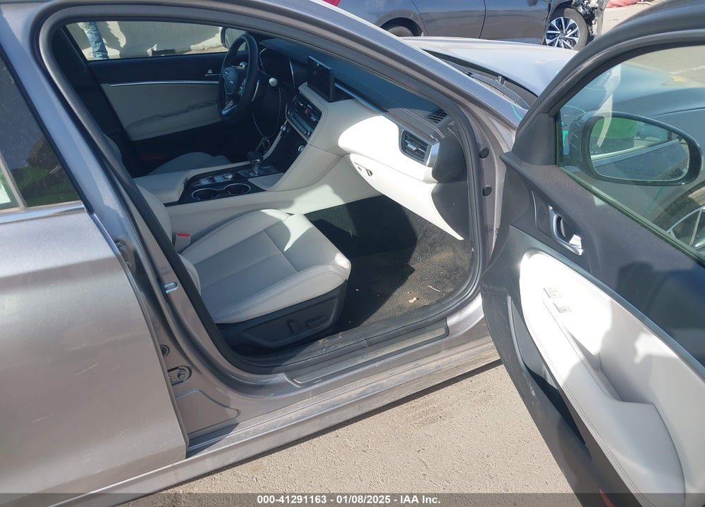 2025 GENESIS G70 2.5T RWD VIN: KMTG34SC4SU152624