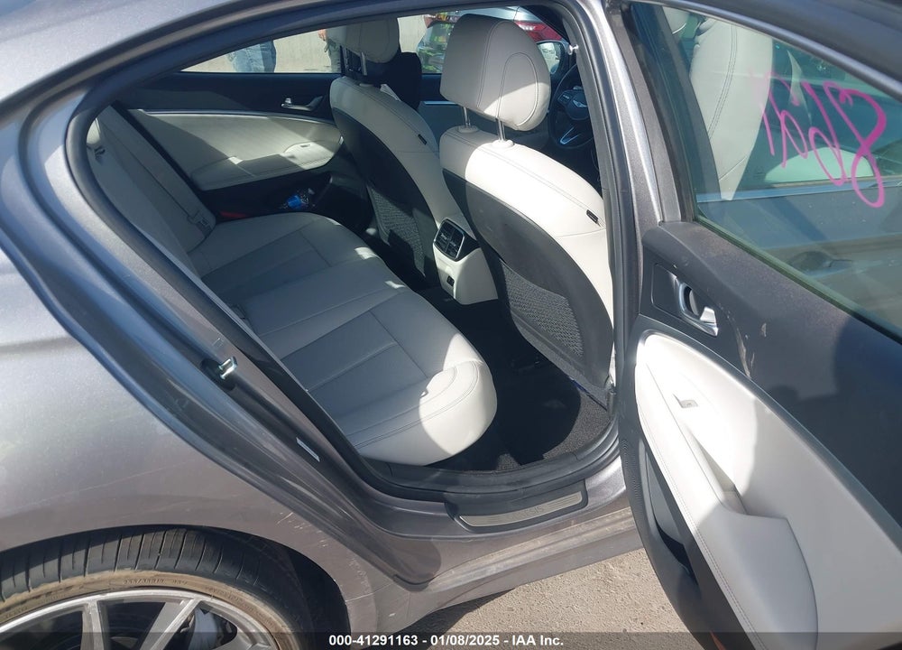 2025 GENESIS G70 2.5T RWD VIN: KMTG34SC4SU152624