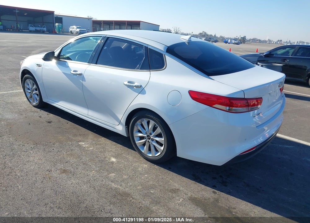 2018 KIA OPTIMA EX VIN: 5XXGU4L35JG270079