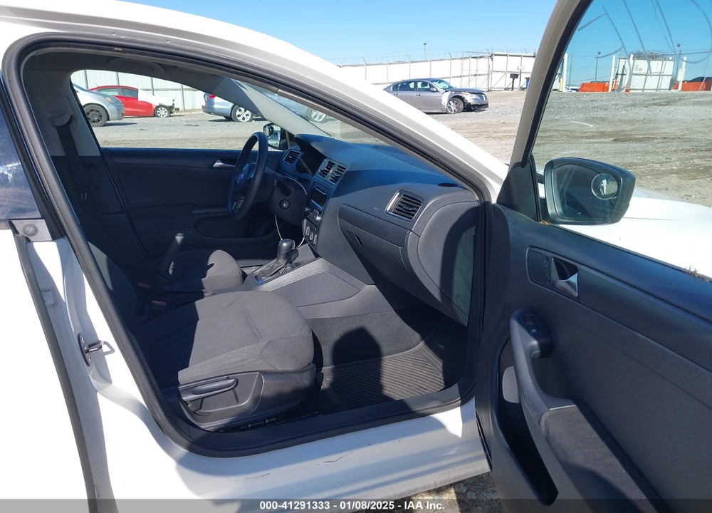 2011 VOLKSWAGEN JETTA 2.0L S VIN: 3VW2K7AJ4BM060203